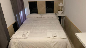 Dormitorio con Despacho Suites Torr Av América-Prosperidad, Madrid